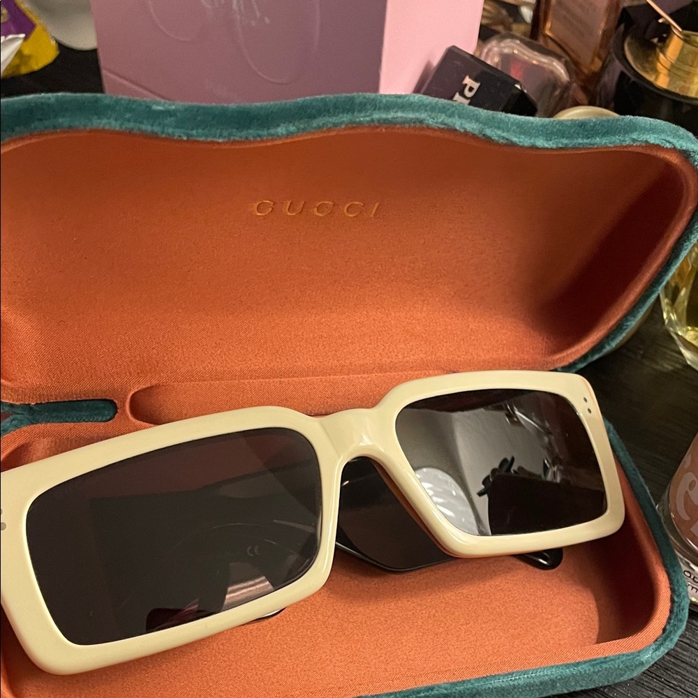 Gucci Black and Cream Sunglasses - Picture 7 of 7